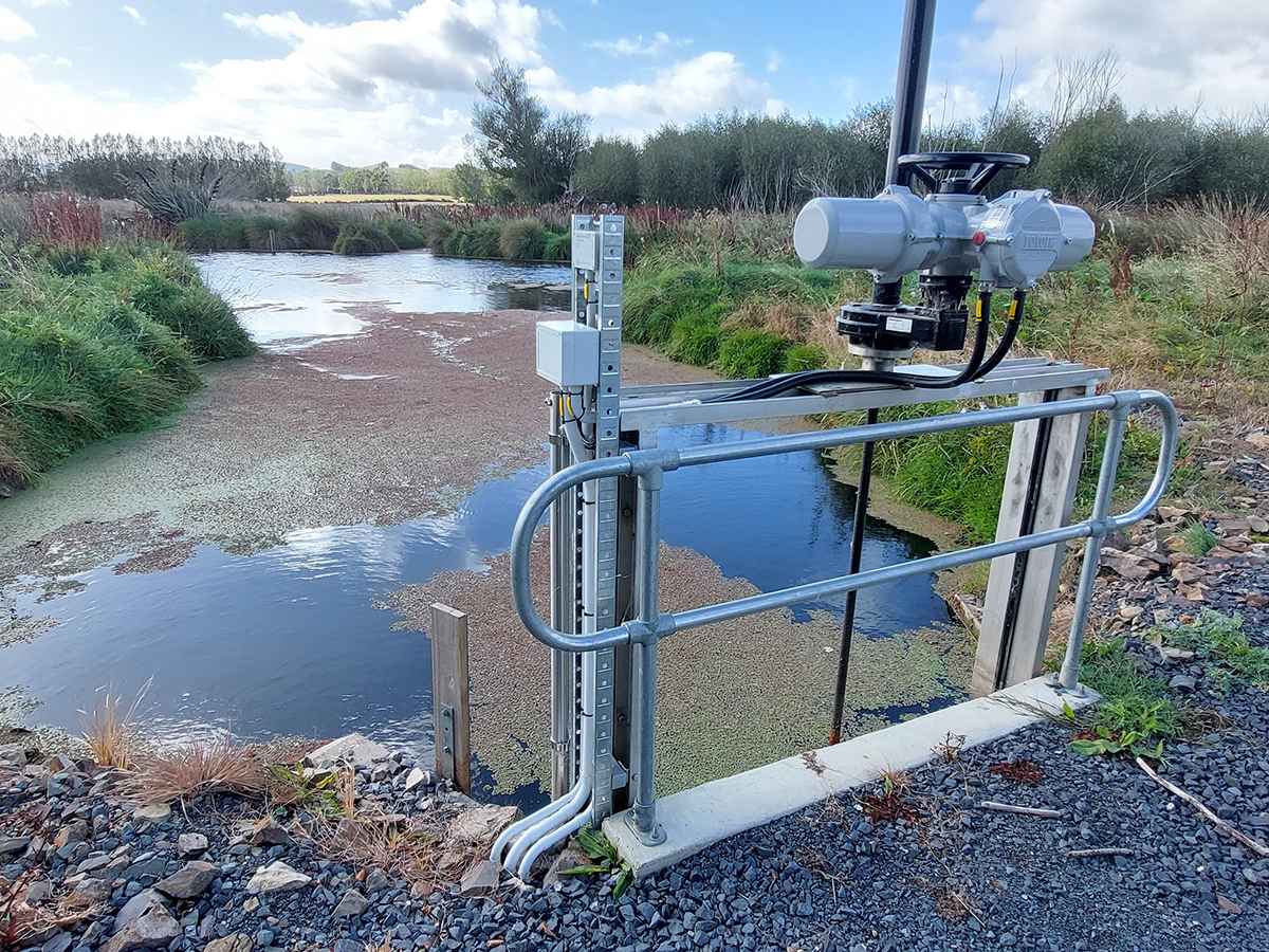 Flow gate and solar powered actuator valve