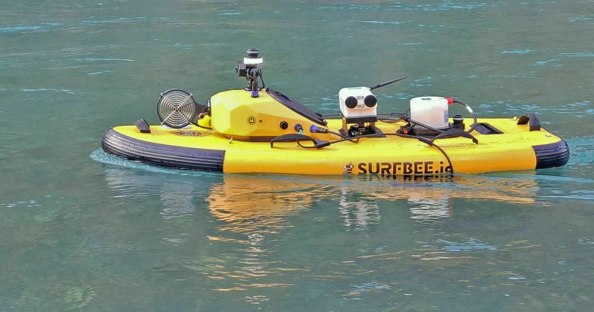 Surfbee autonomous gauging boat