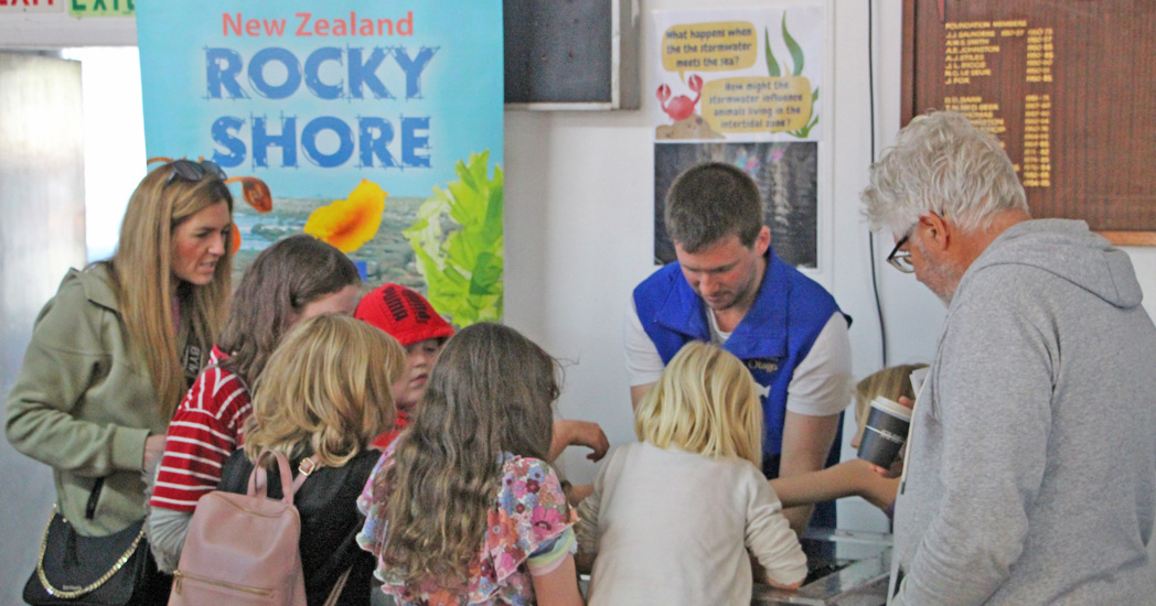 Kids Looking At Stuff 1200