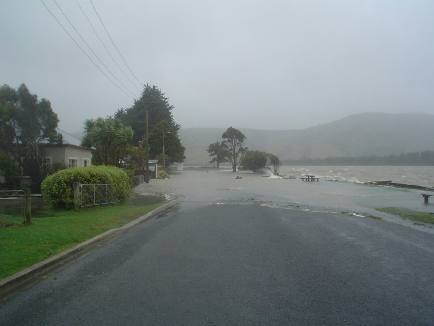 Storm surge affecting Pounawea, April 2006. Photo: Mike Hilton (University of Otago)