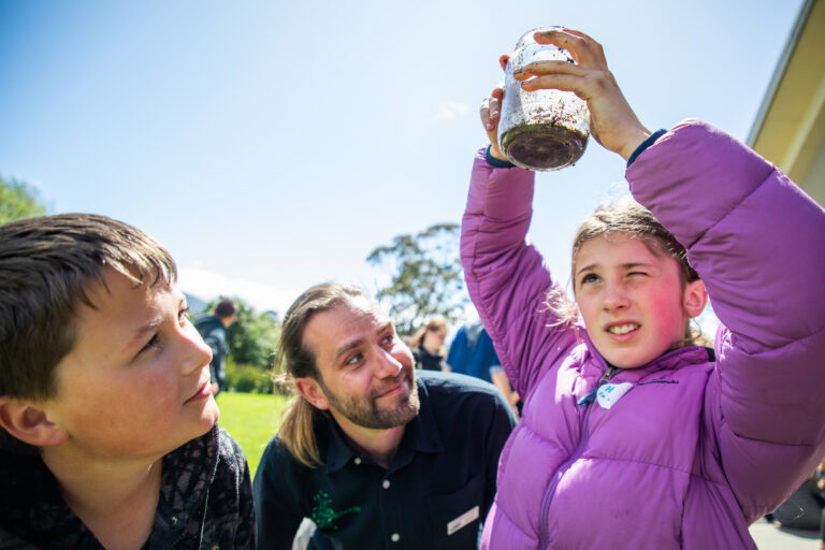 2022 ES Otago Student Hui Soil Testing Activities Sample Collection 768X512