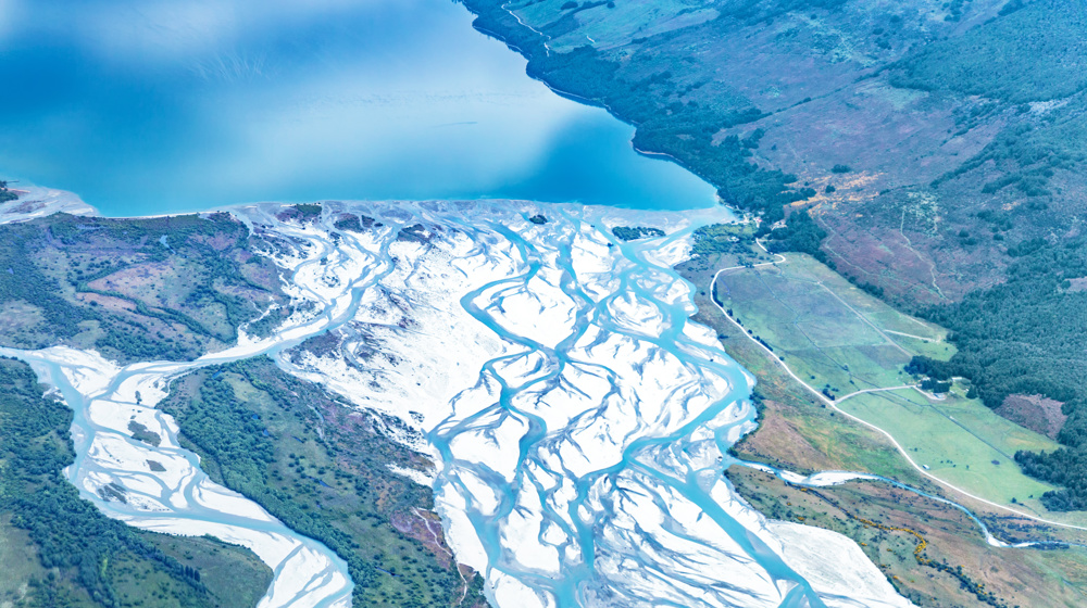 Lake Whakatipu HOLW Dart River, Kinloch Adobestock 1247996035