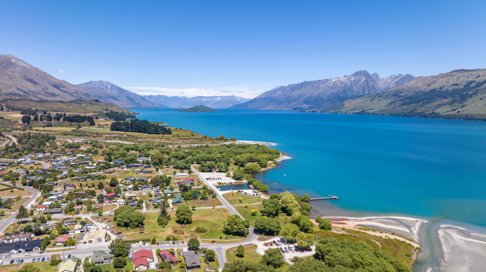 Rees River, Mount Earnslaw And The Glenorchy Paradise Road Near Glenorchy, Lake Wakatipu Adobestock 563793583